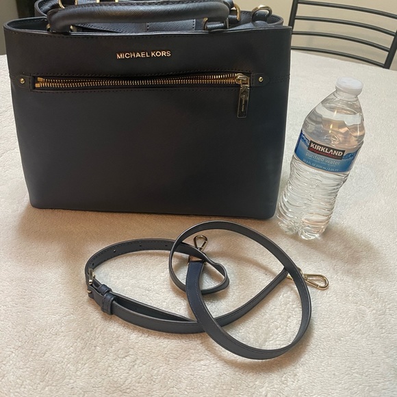 Michael Kors Hailee satchel w/ crossbody strap - Picture 14 of 16